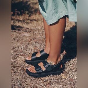 Birkenstock
Women's Milano Exquisite Chunky Footbed Sandals - black